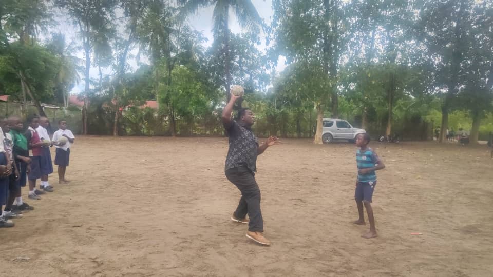 TRAINING CHALLENGE: Inconsistent attendance at Ungindoni primary school – coach Ngonyani’s creative solutions
